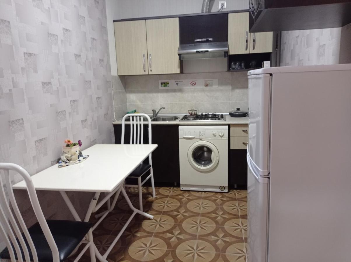 Bizim Ev Hostel Naftalan Exteriör bild