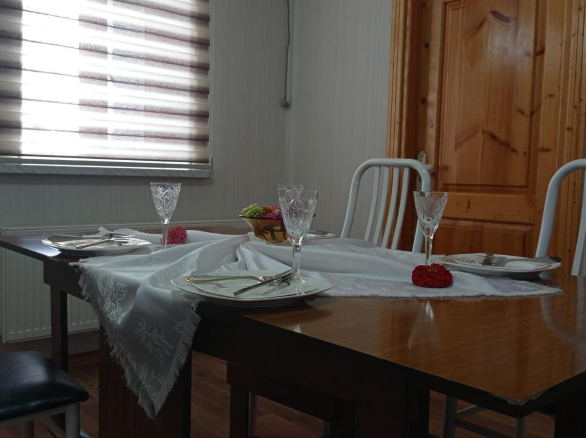 Bizim Ev Hostel Naftalan Exteriör bild